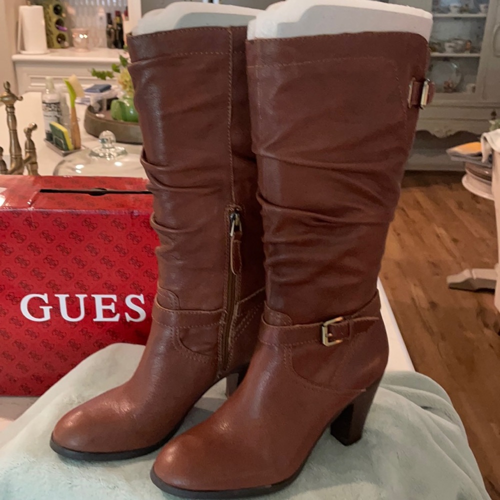 Guess, size 8 M, light brown leather, worn once to a wedding. Great condition!